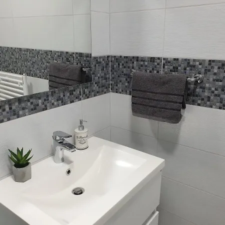 Apartamento Sajra *